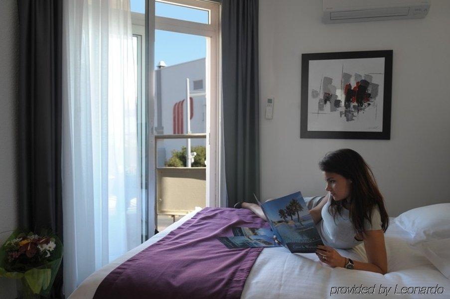 Hotel De La Baie Bandol Room photo